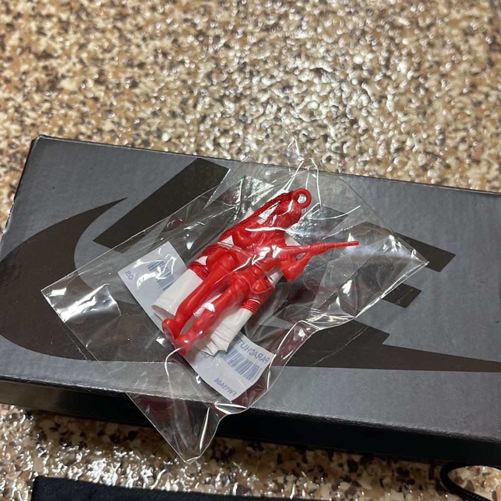 Nike x Supreme limited edition Molten supreme sunglasses - Picture 5 of 6